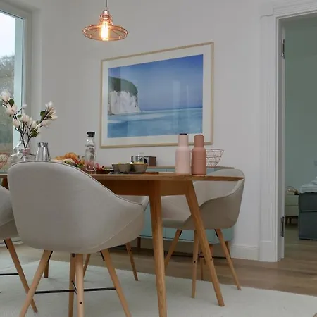 Coast House White Island Апартаменти